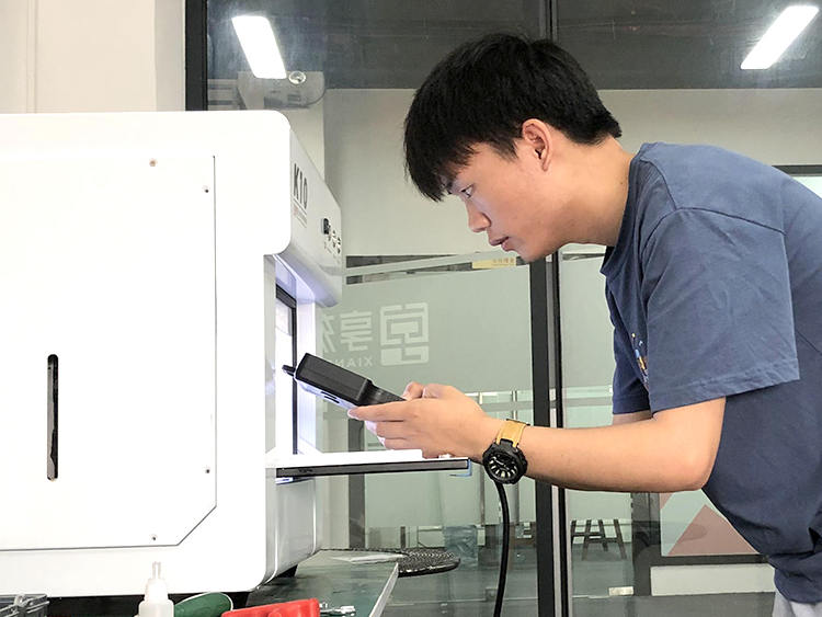 五軸小型數(shù)控雕刻機